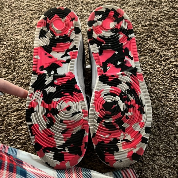 Almost brand new Nike air forces size 8 - Picture 4 of 5